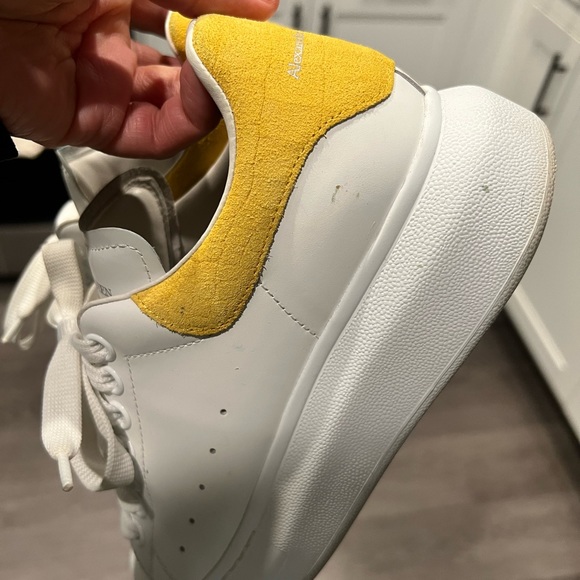 Alexander McQueen Oversized White Yellow - Picture 4 of 6